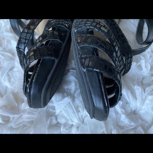 Kenneth Cole REACTION Strappy Platform Pump Heels 6 1/2 - Picture 11 of 12